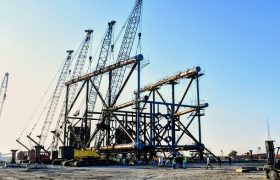 انجام عملیاتRoll-Up جکت سکوی پروژه فرزاد ب در یارد خرمشهر