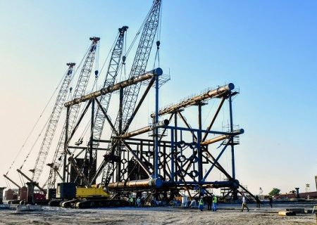 انجام عملیاتRoll-Up جکت سکوی پروژه فرزاد ب در یارد خرمشهر